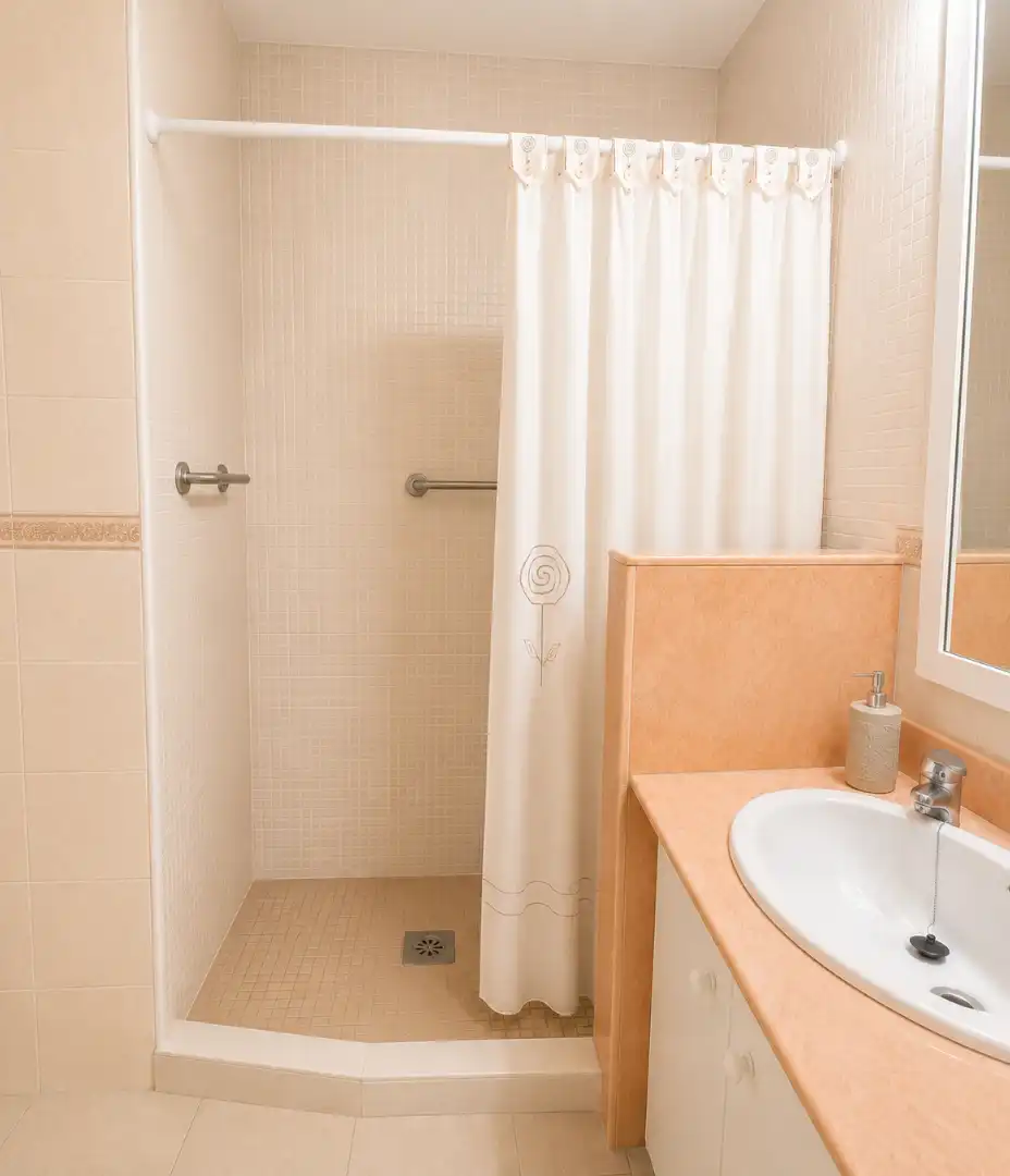 Baño de Piso en venta en Salou con Aire acondicionado, Terraza y Amueblado