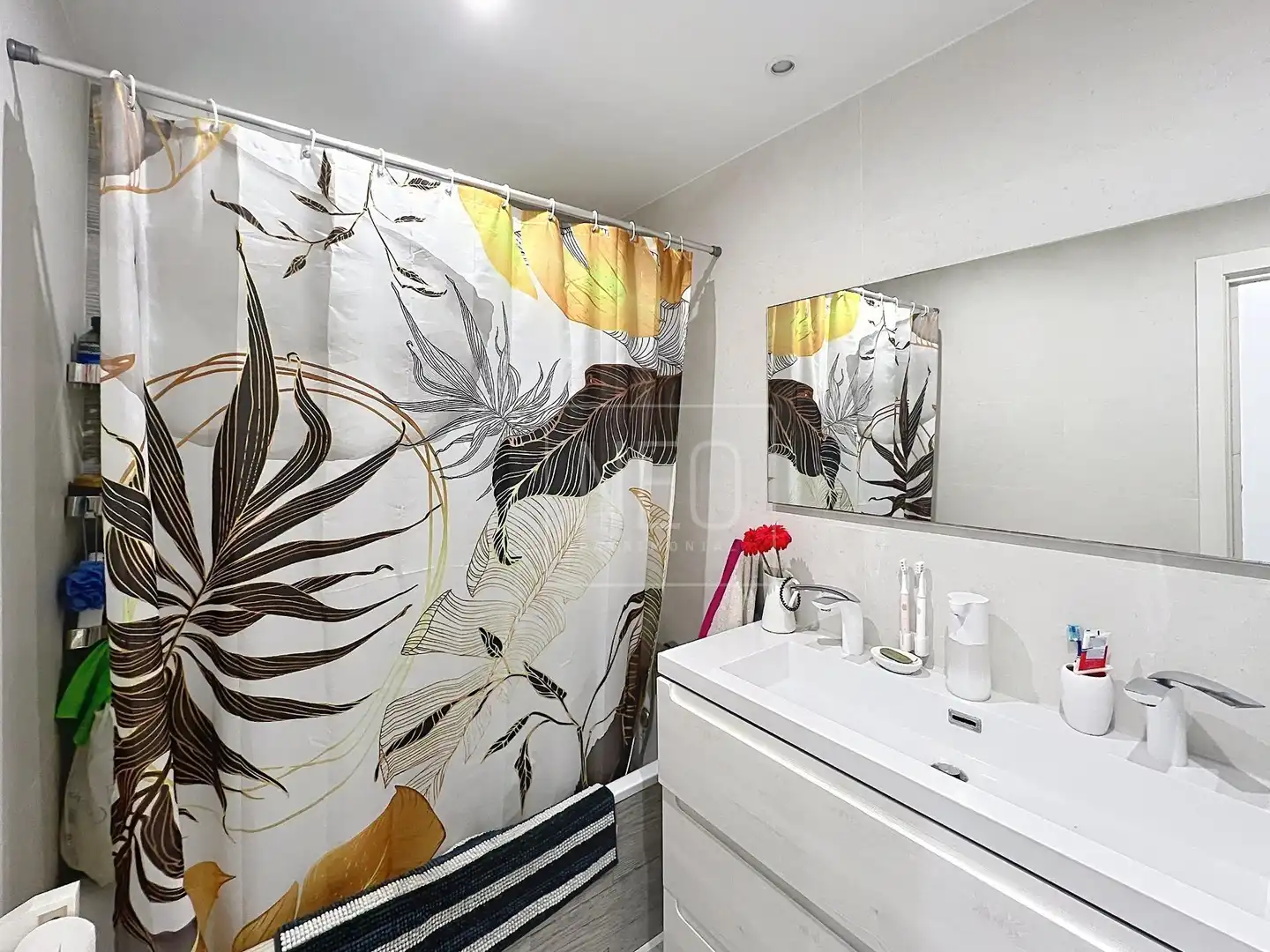 Badezimmer von Erdgeschoss zum Verkauf in Madrid mit Abstellraum