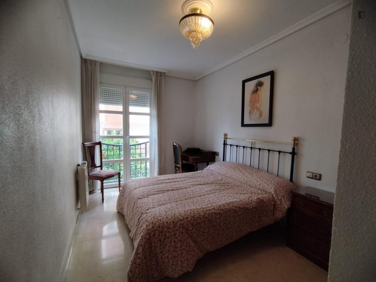 Dormitori de Apartament per a compartir en  Córdoba Capital amb Moblat, Forn i Rentadora