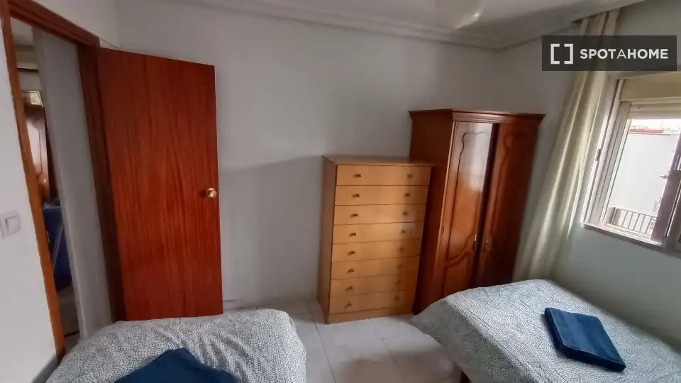 Habitación en Doctor Barraquer - G. Renfe - Policlínico