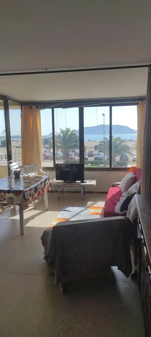 Sala d'estar de Pis en venda en L'Estartit amb Terrassa, Moblat i Rentadora