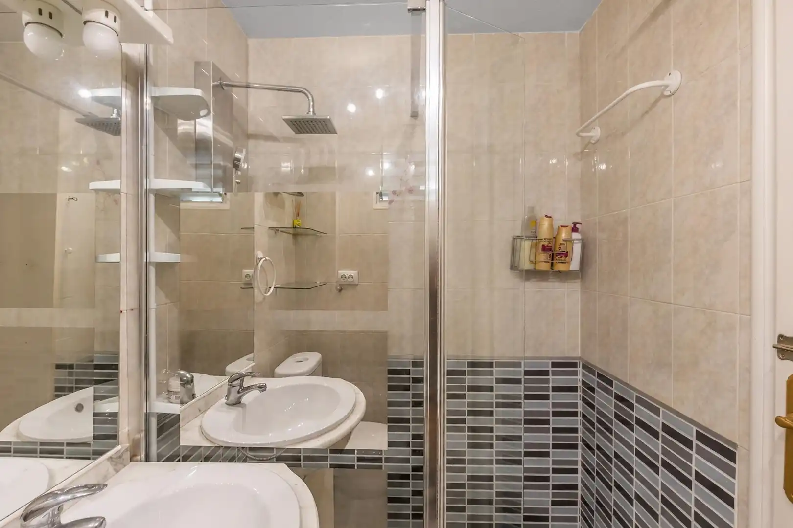 Badezimmer von Wohnung zum Verkauf in Torrevieja mit Möbliert und Gemeinschaftspool