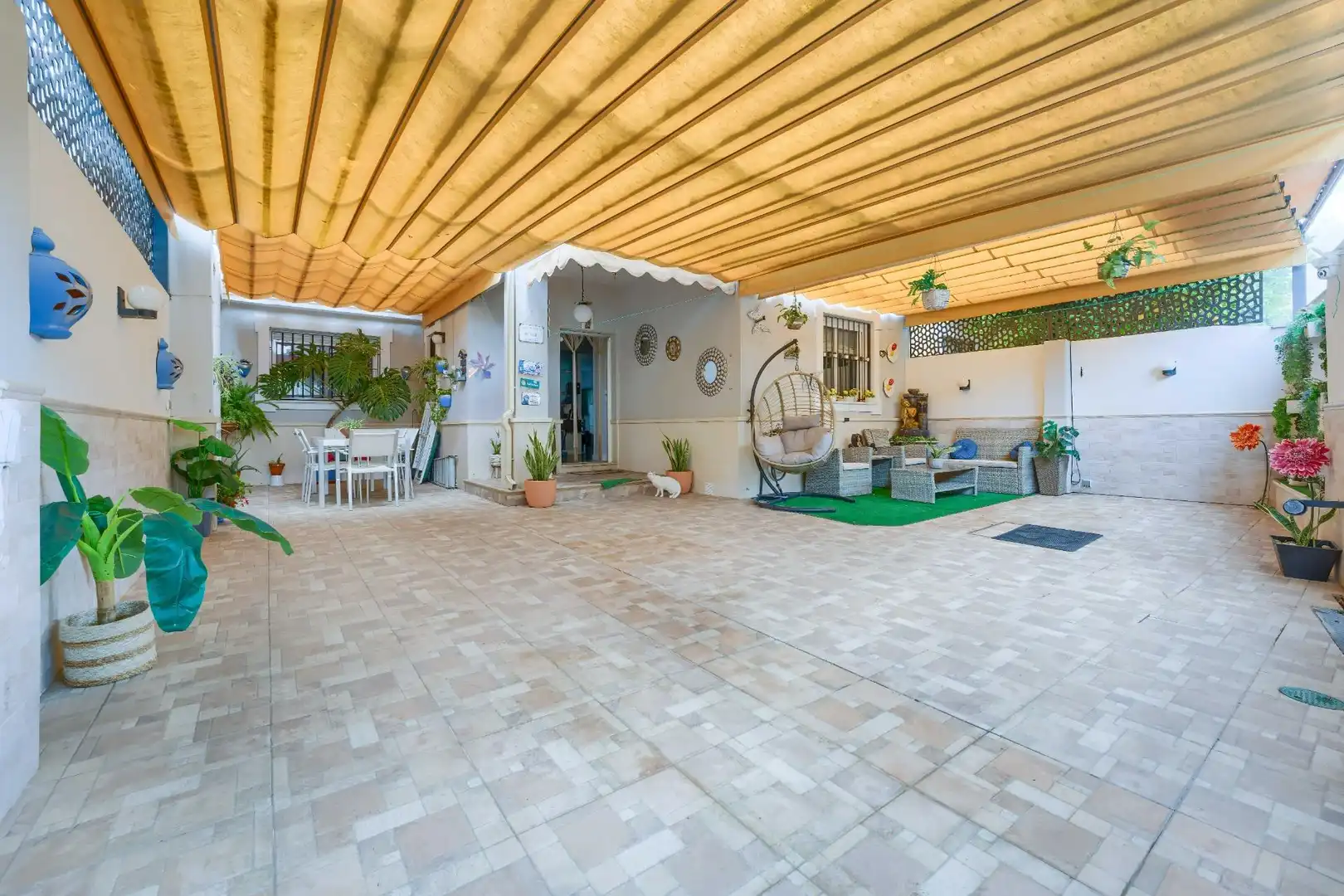 Terrasse von Einfamilien-Reihenhaus zum Verkauf in Espartinas mit Klimaanlage, Heizung und Parkett