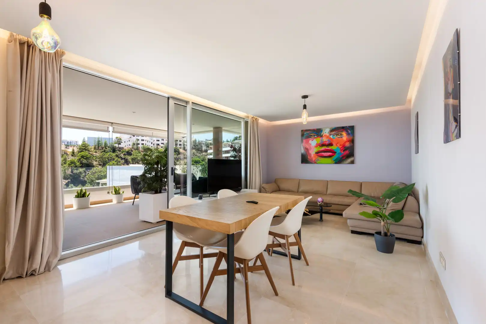 Sala de estar de Apartamento en venta en Benahavís con Aire acondicionado, Terraza y Piscina