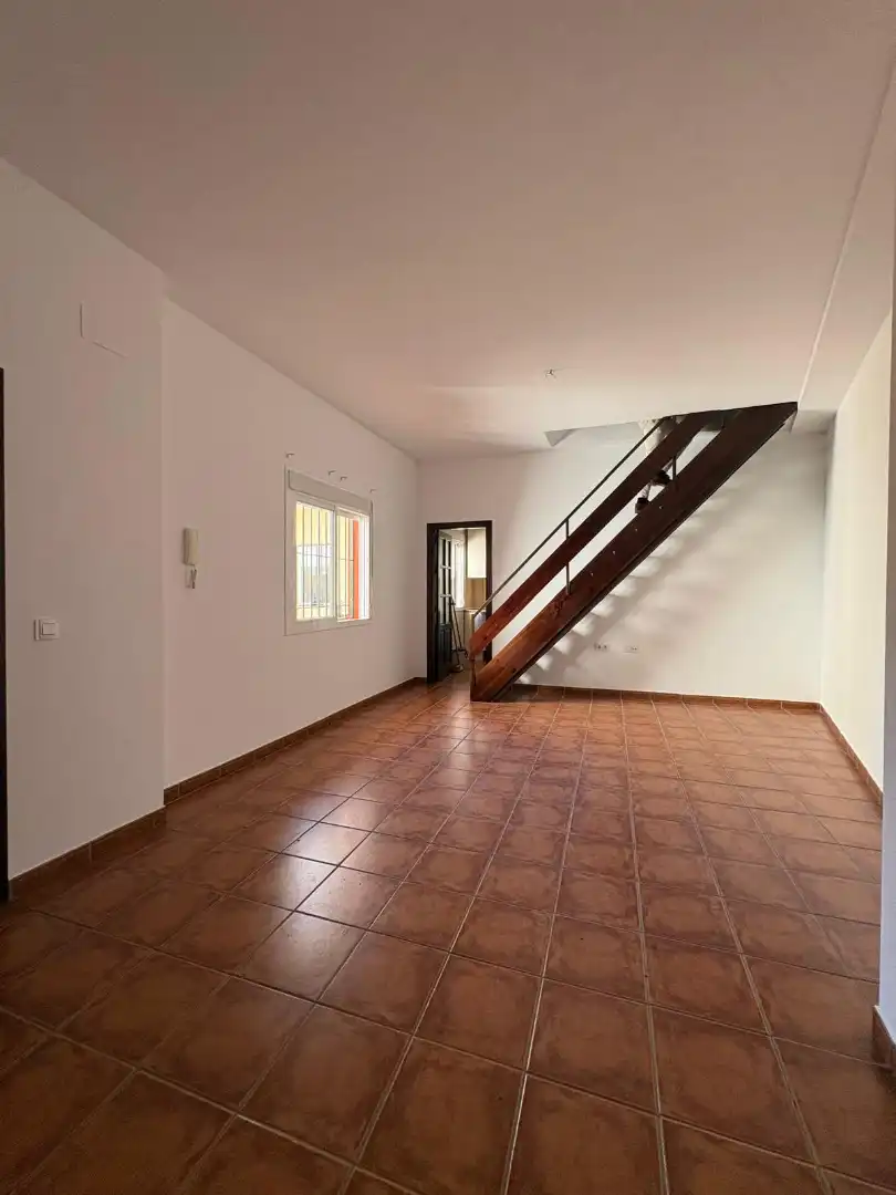 Sala d'estar de Pis en venda en Carmona amb Aire condicionat, Calefacció i Terrassa