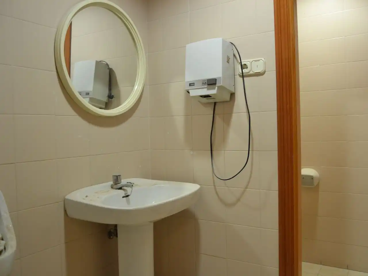 Bathroom of Commercial properties for rent in Benifairó de les Valls  with Air Conditioner, Terrace and Internet