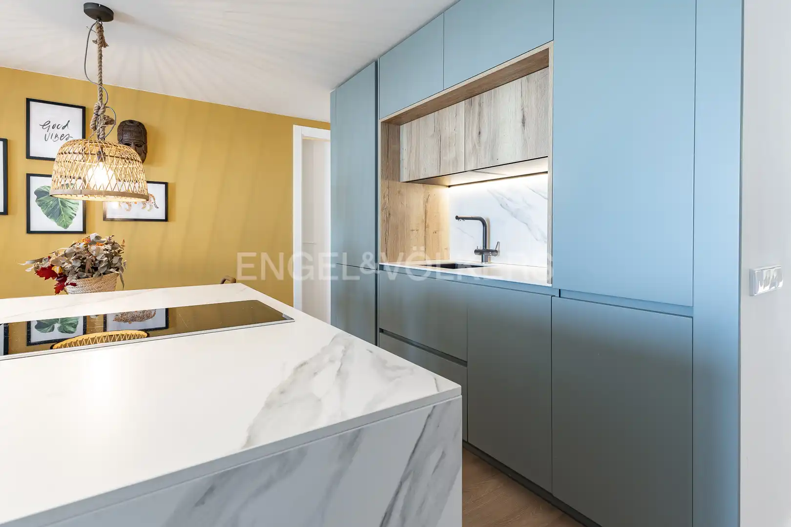 Cuina de Pis de lloguer en Sitges amb Aire condicionat, Calefacció i Terrassa