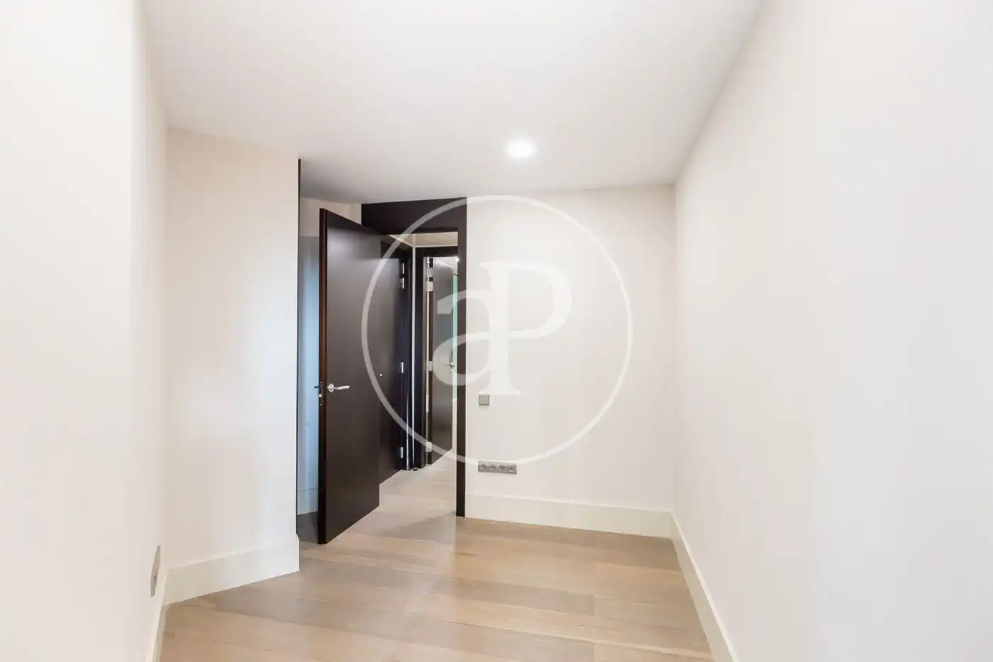 Flat for sale in Barcelona  with Air Conditioner and Heating