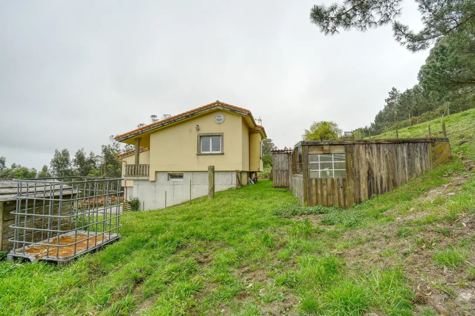 Vista exterior de Casa o xalet en venda en Malpica de Bergantiños amb Calefacció, Jardí privat i Parquet