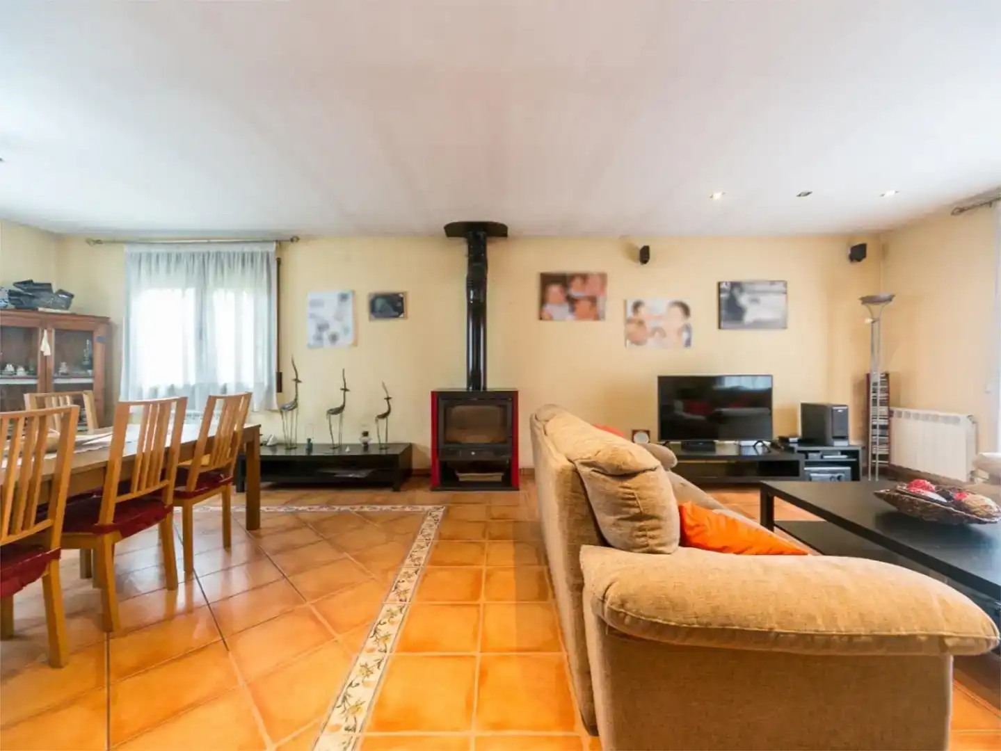 Sala d'estar de Pis en venda en Sant Esteve Sesrovires, Barcelona