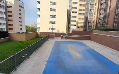 Swimming pool of Flat to rent in  Madrid Capital  with Heating, Parquet flooring and Furnished