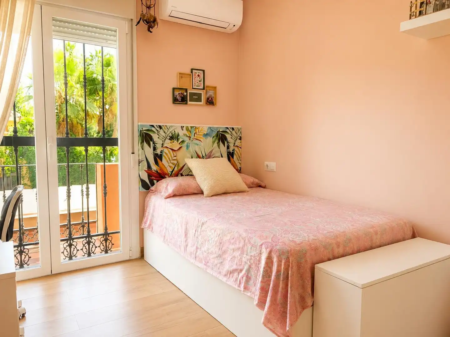 Habitación de Casa adosada en venta en Marbella con Piscina comunitaria