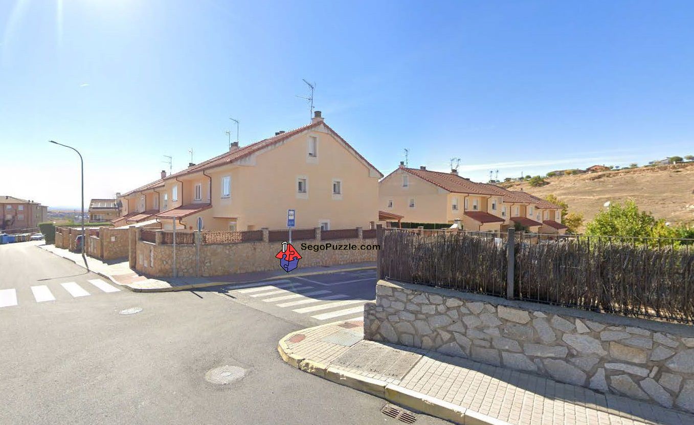 Exterior view of Single-family semi-detached for sale in La Lastrilla   with Air Conditioner, Heating and Storage room