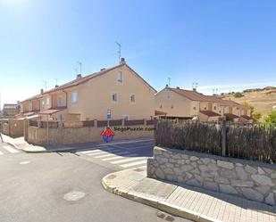 Vista exterior de Casa adosada en venda en La Lastrilla  amb Aire condicionat, Calefacció i Traster