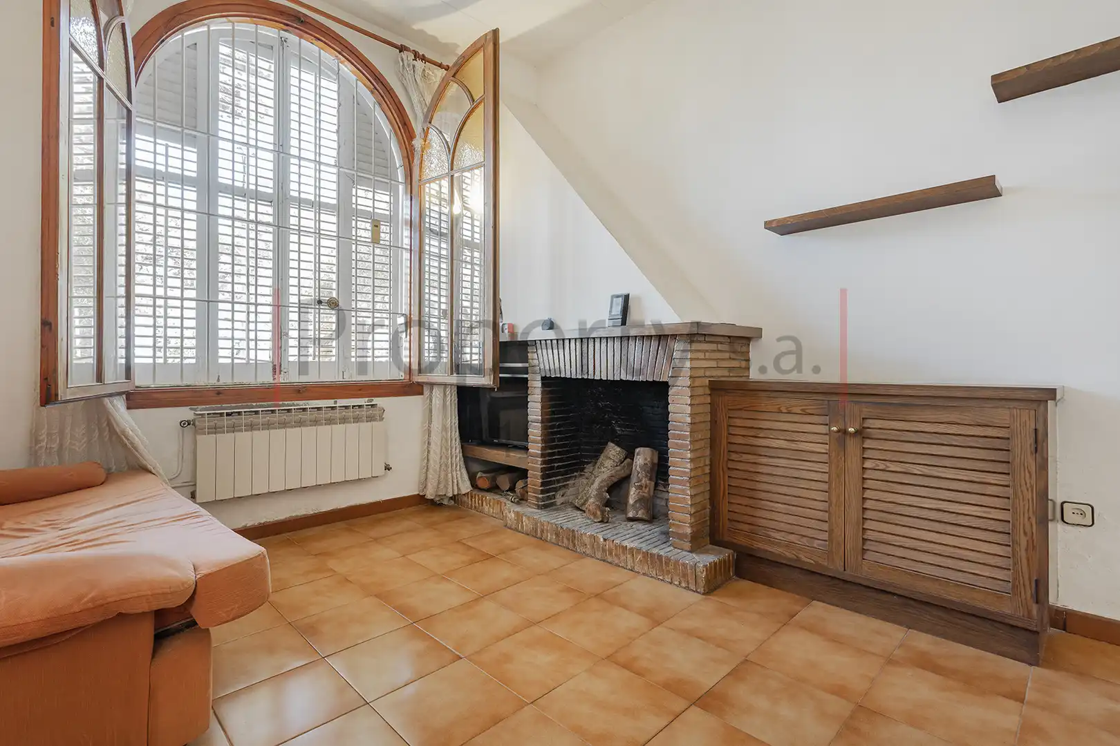 Sala d'estar de Casa adosada en venda en Esplugues de Llobregat amb Calefacció, Terrassa i Traster