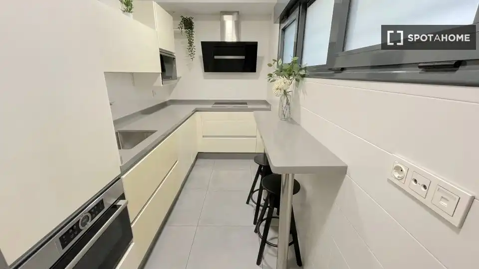 Kitchen of Flat for rent in Sevilla  with Air Conditioner, Heating and Furnished