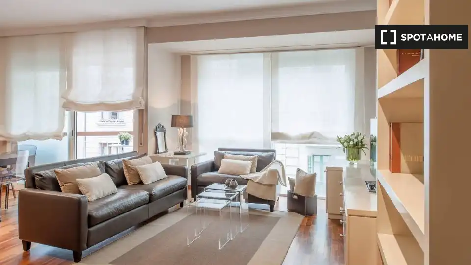 Flat with terrace to rent in Sarrià - Sant Gervasi