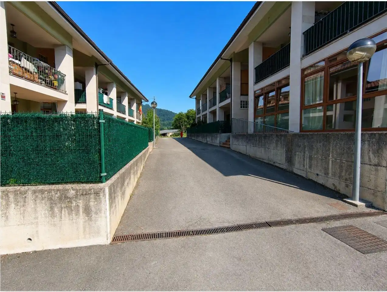 Vista exterior de Dúplex en venda en Castañeda amb Calefacció, Terrassa i Traster