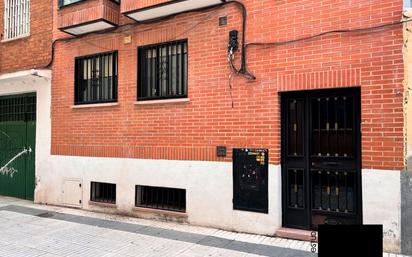 Exterior view of Flat for sale in  Madrid Capital  with Air Conditioner, Parquet flooring and Terrace