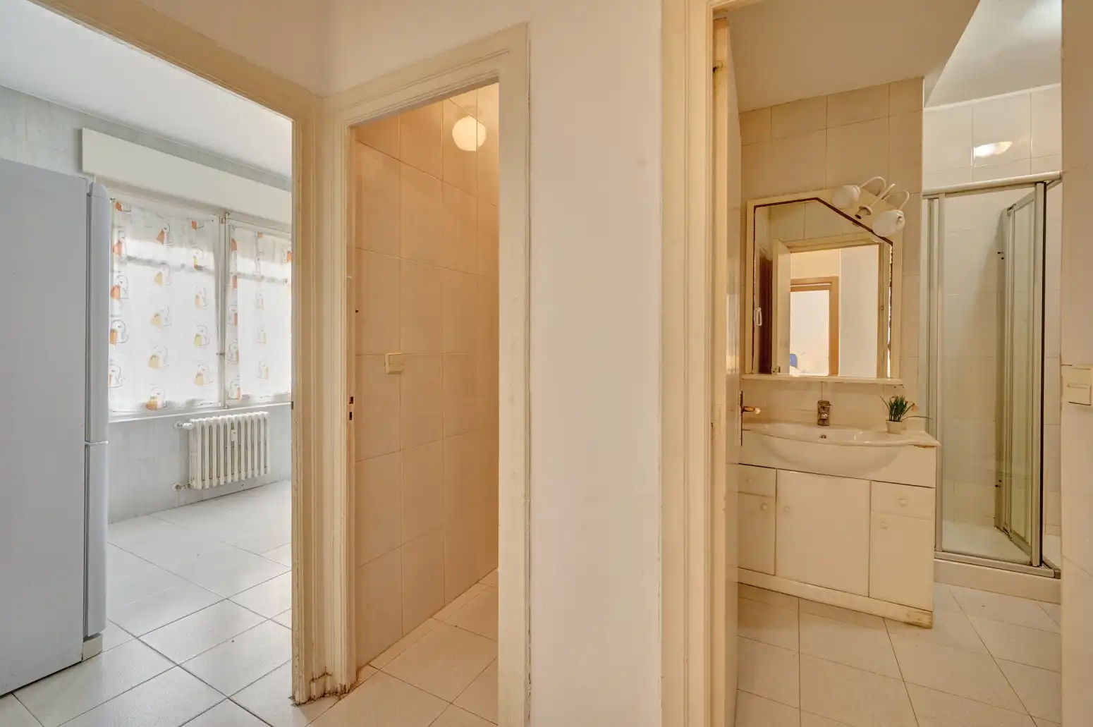 Bathroom of Flat for sale in  Pamplona / Iruña  with Heating and Parquet flooring