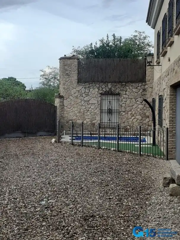 Schwimmbecken von Gebäude zum Verkauf in Monroy