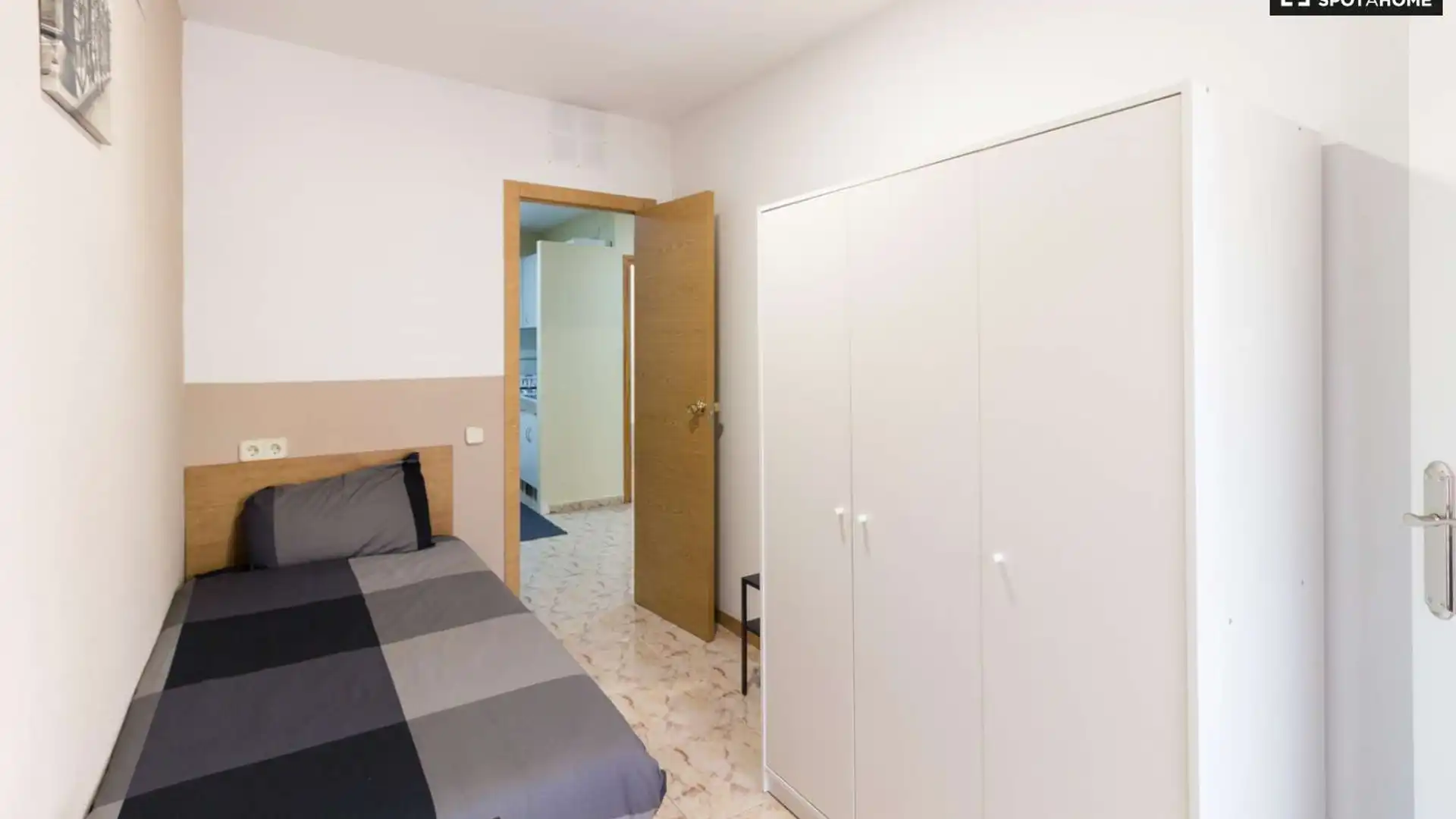 Room in El Camp de l'Arpa del Clot