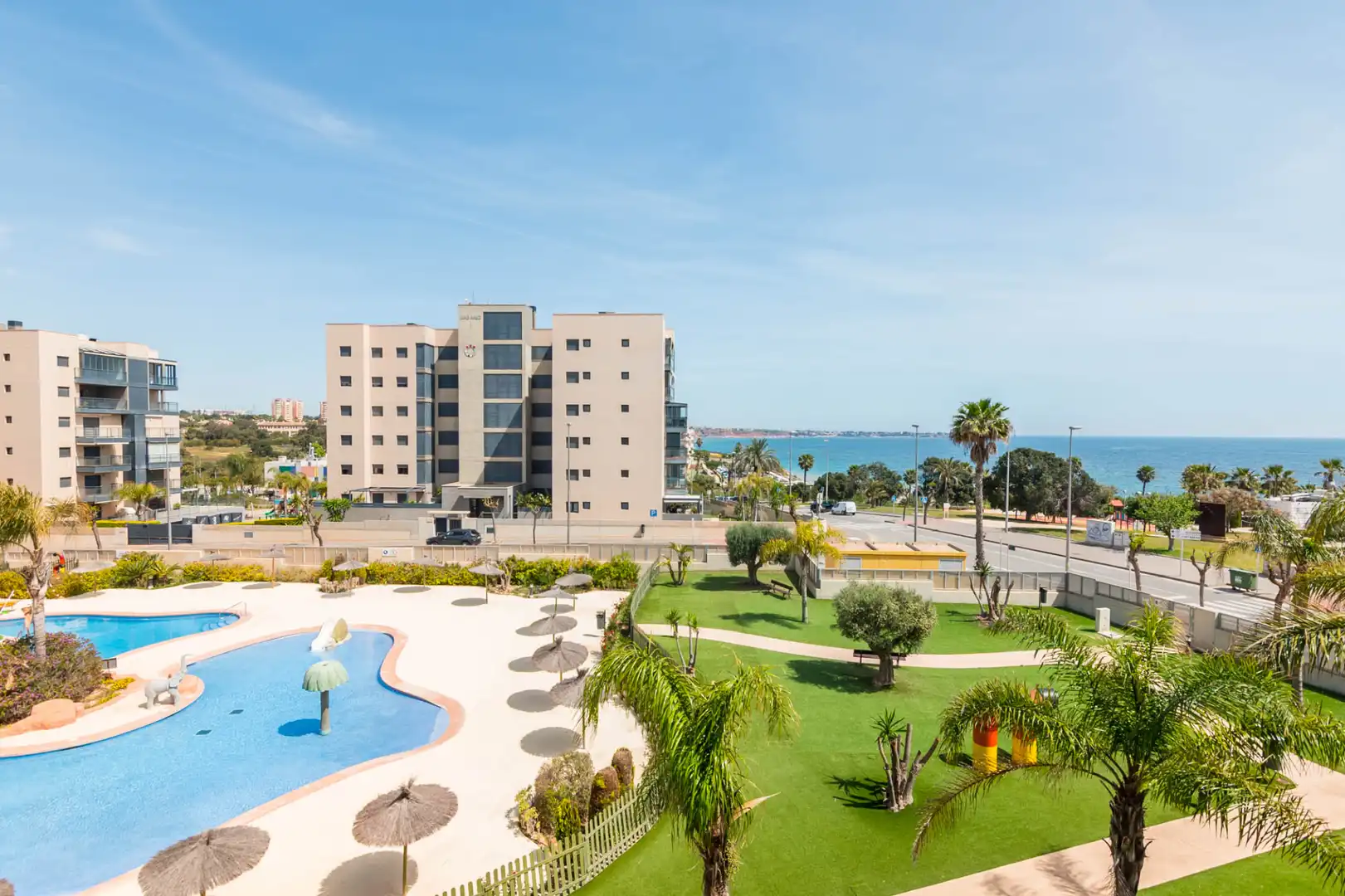 Piscina de Piso en venta en Pilar de la Horadada con Aire acondicionado, Calefacción y Jardín privado