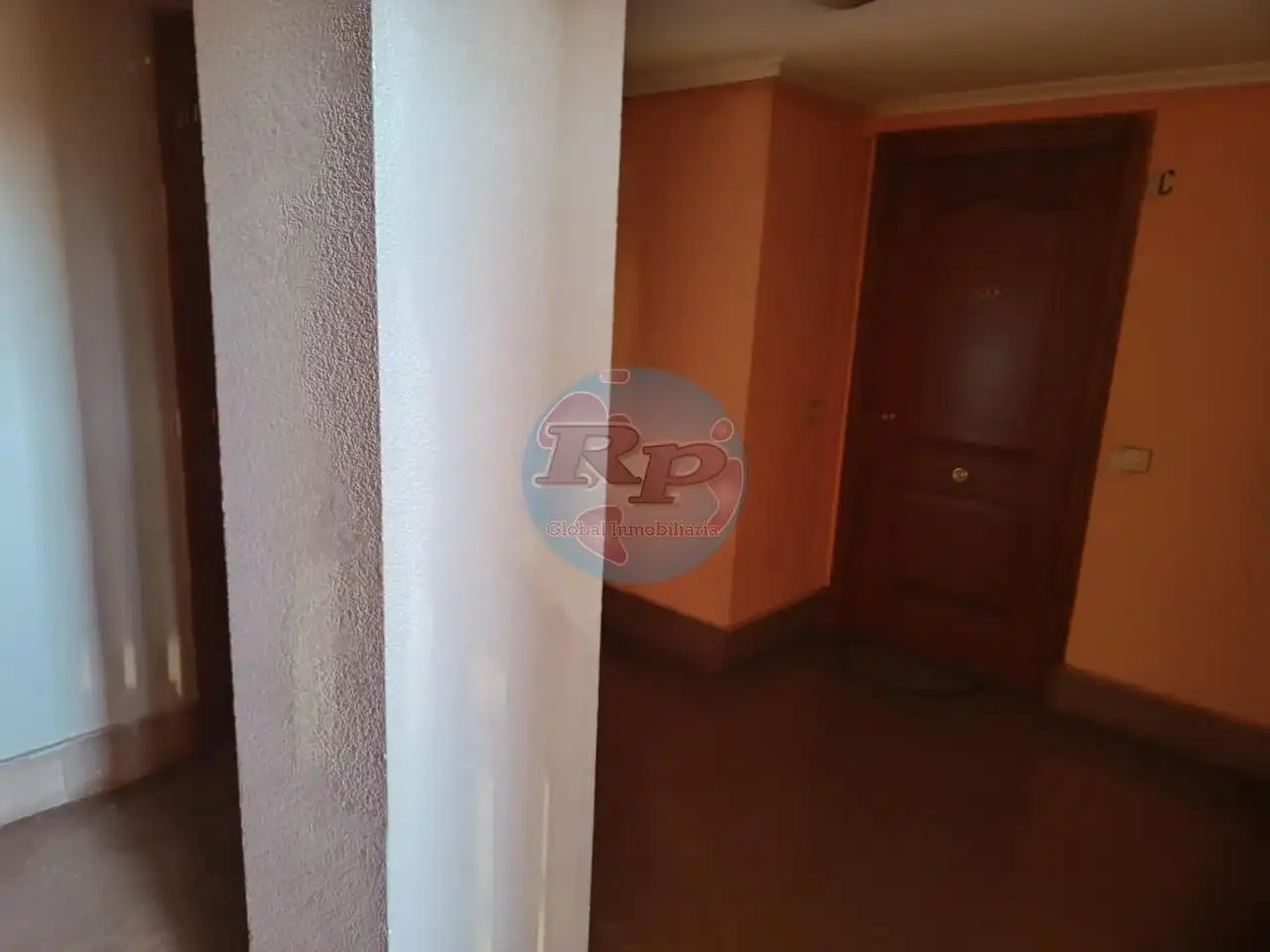 Piso en venta en La Robla  con Parquet