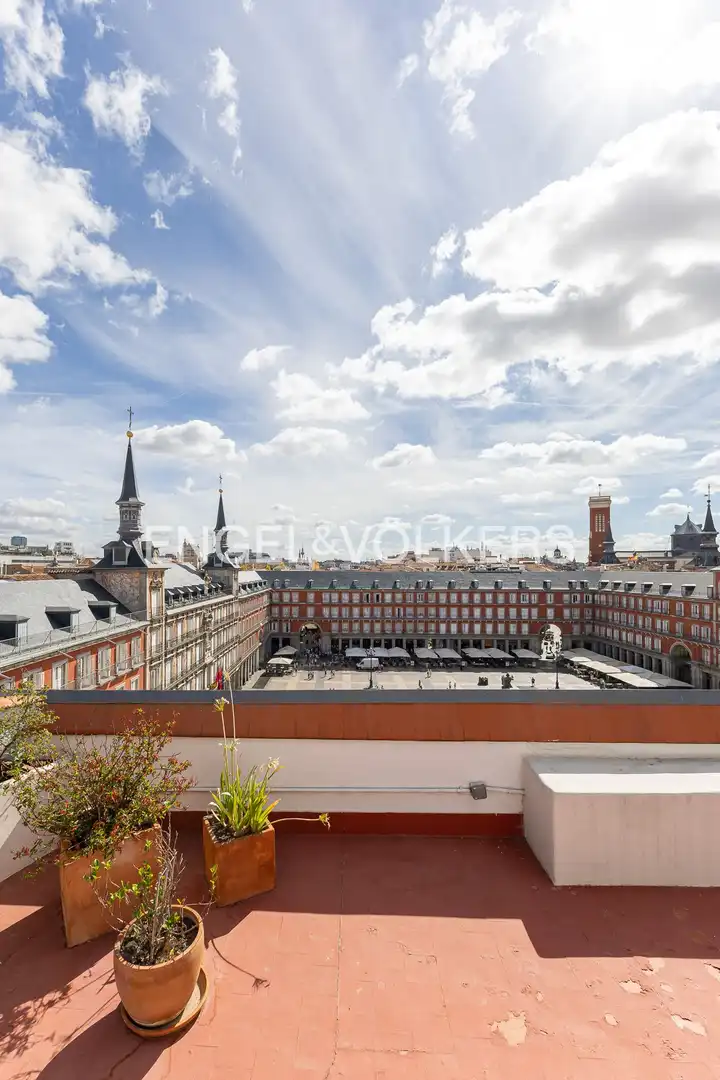 Vista exterior de Àtic en venda en Madrid amb Aire condicionat, Calefacció i Terrassa