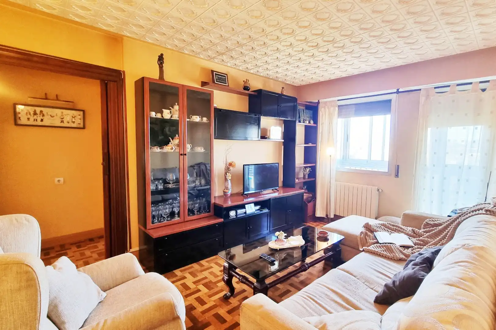 Sala de estar de Piso en venta en Errenteria con Calefacción, Trastero y Amueblado