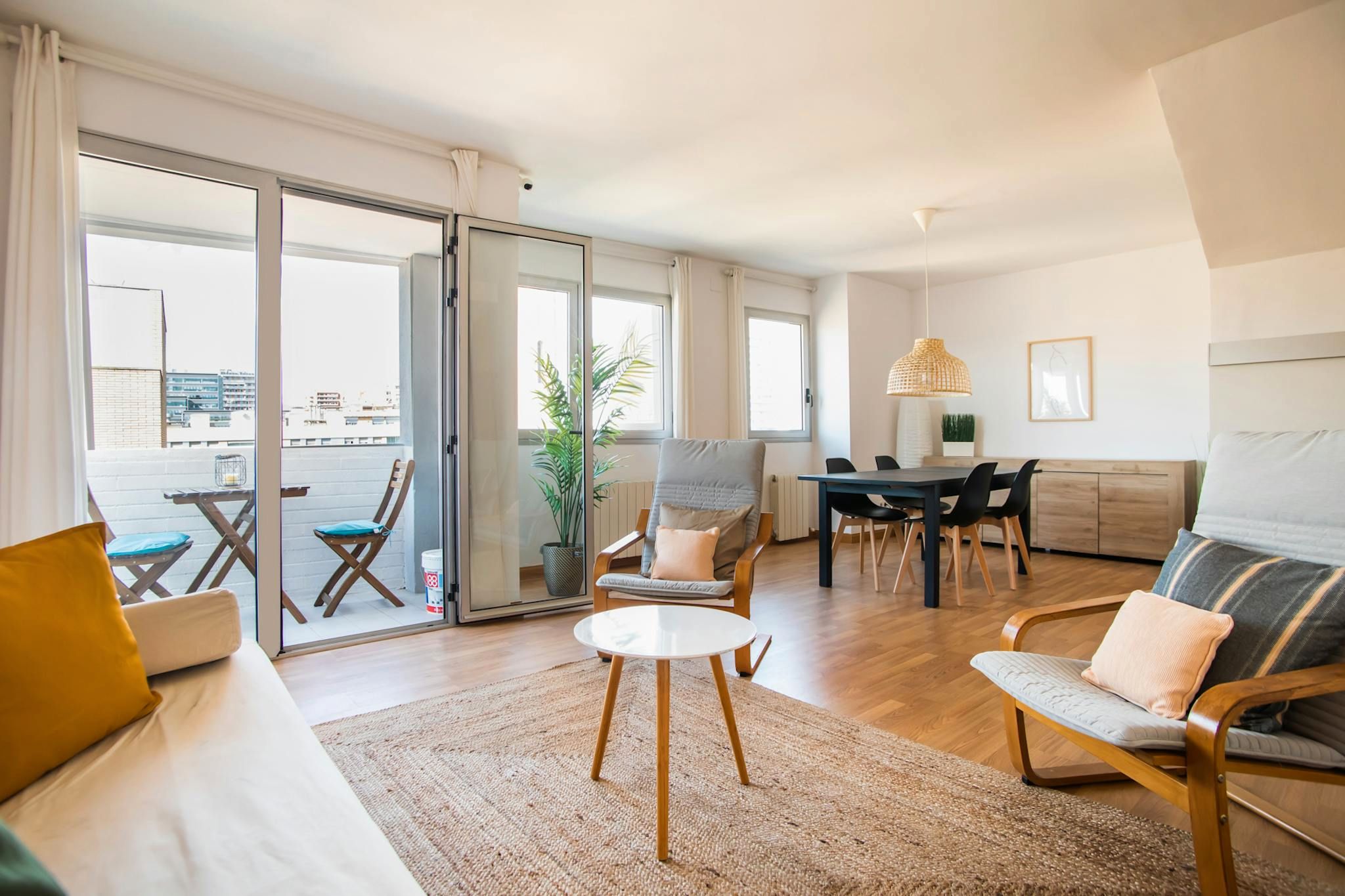 Living room of Flat to rent in  Barcelona Capital  with Air Conditioner, Heating and Furnished