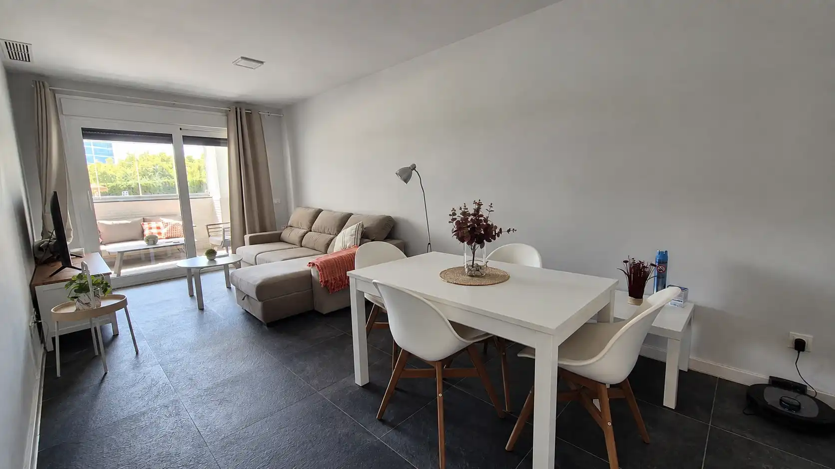 Living room of Ground floor for rent in Marbella  with Air Conditioner, Terrace and Storage room