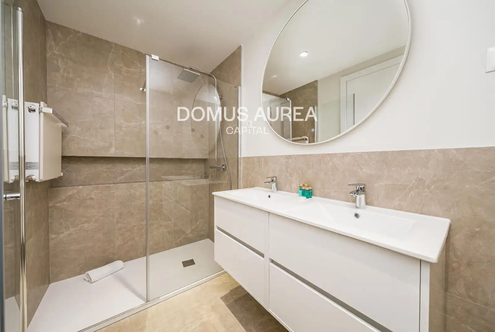 Badezimmer von Maisonette zur Miete in Madrid mit Klimaanlage, Heizung und Terrasse