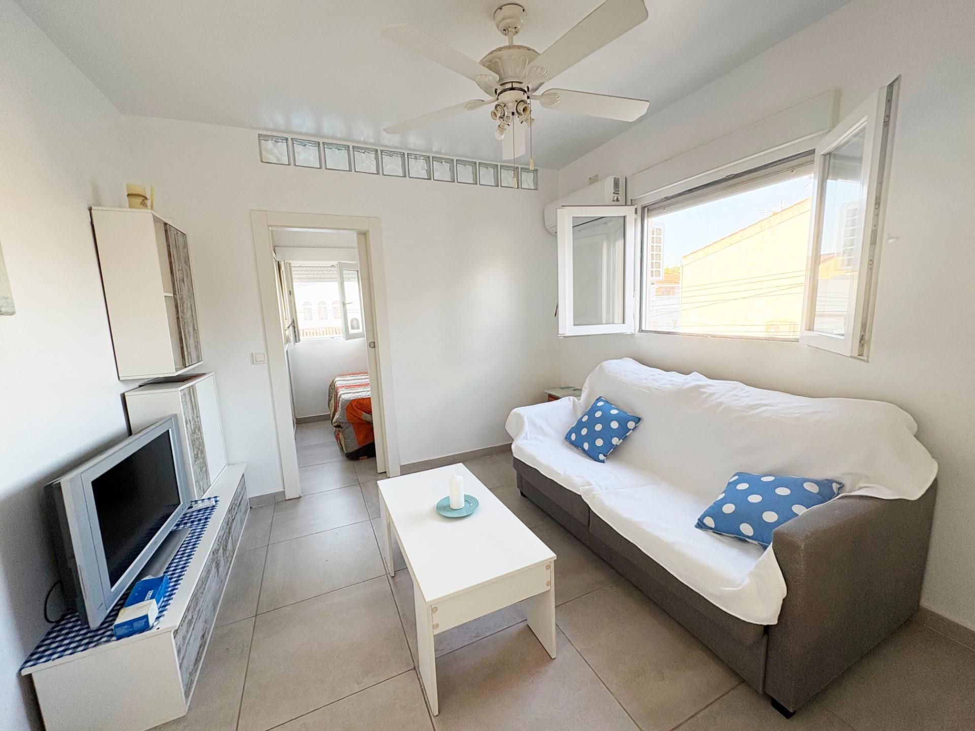 Sala d'estar de Estudi en venda en Torrevieja amb Aire condicionat, Traster i Piscina comunitària