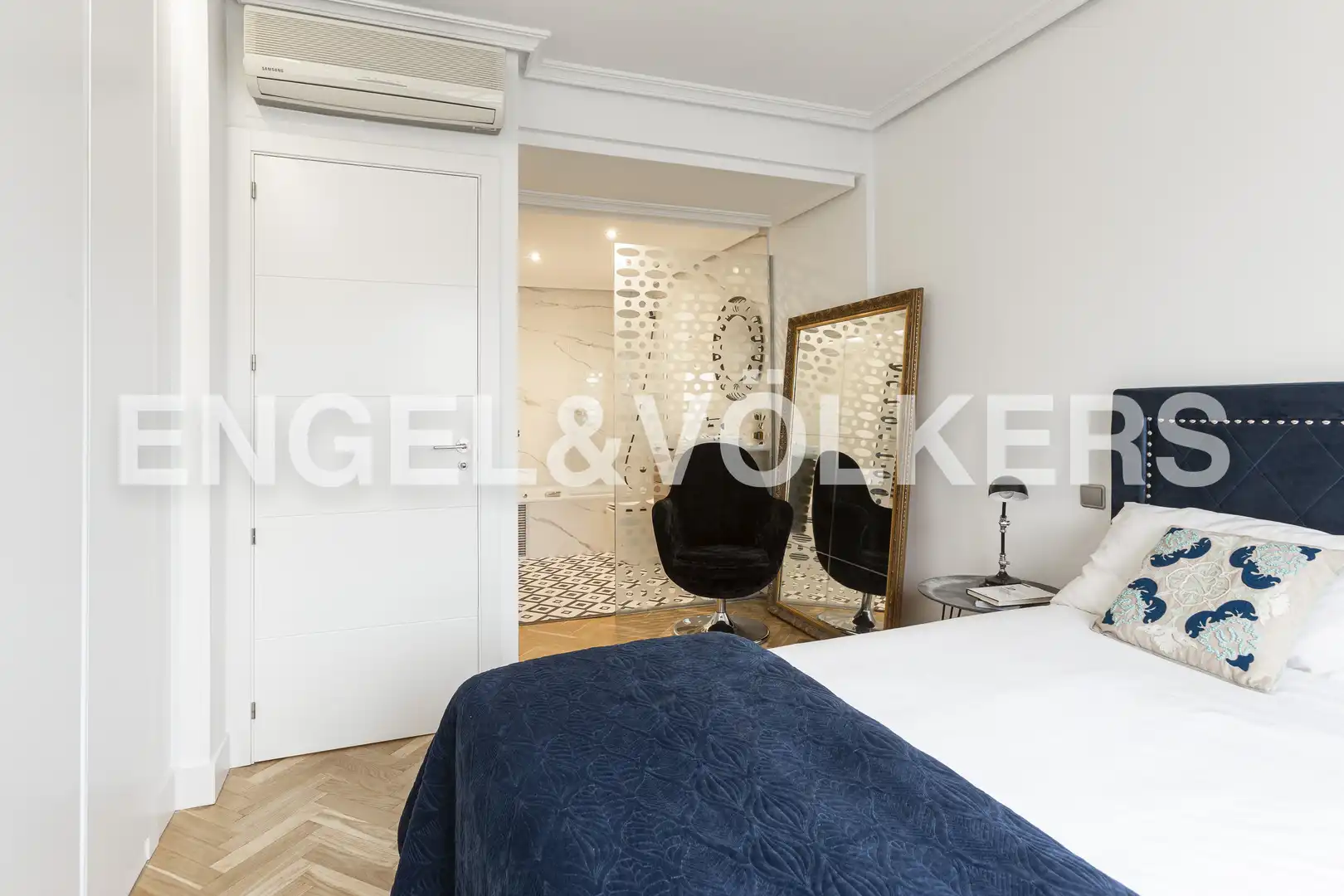 Bedroom of Attic for rent in Madrid  with Air Conditioner, Heating and Parquet flooring