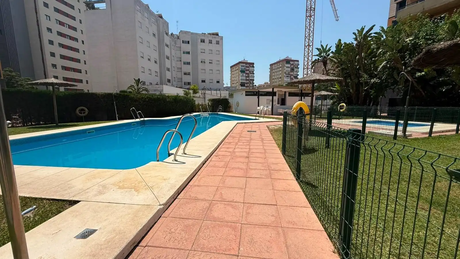 Piscina de Pis en venda en Sevilla amb Aire condicionat, Calefacció i Traster
