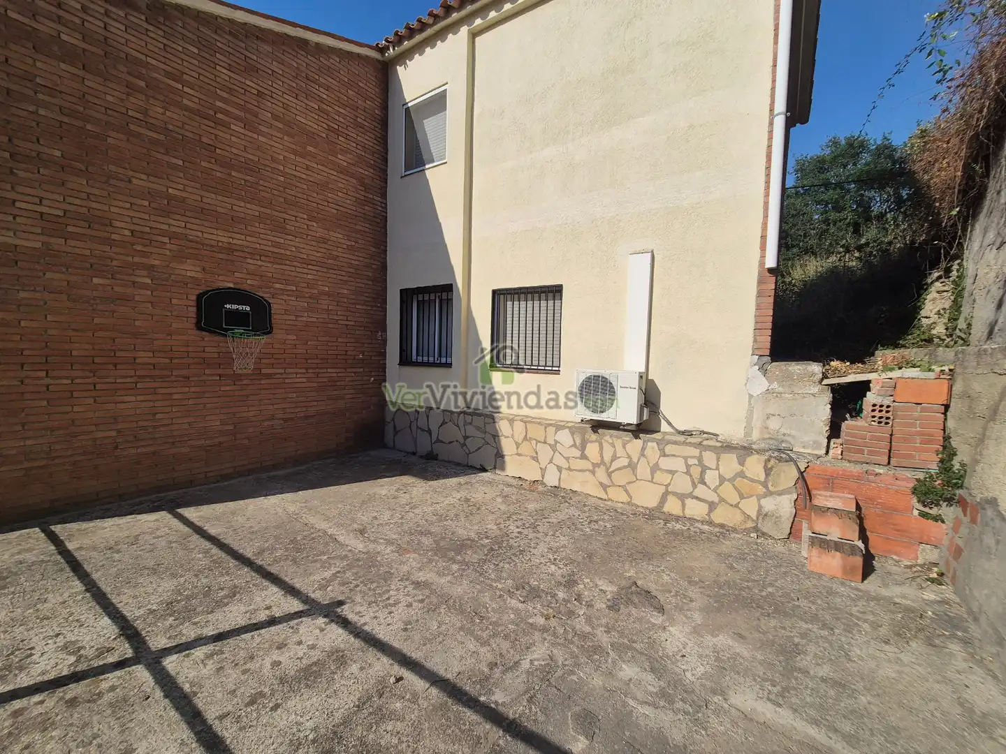 Vista exterior de Casa o xalet en venda en Sant Vicenç Dels Horts amb Aire condicionat, Calefacció i Jardí privat