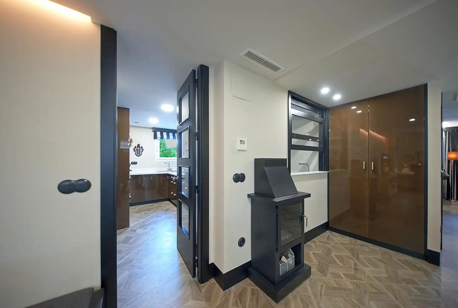 Kitchen of Ground floor for sale in Valencia  with Air Conditioner, Heating and Alarm