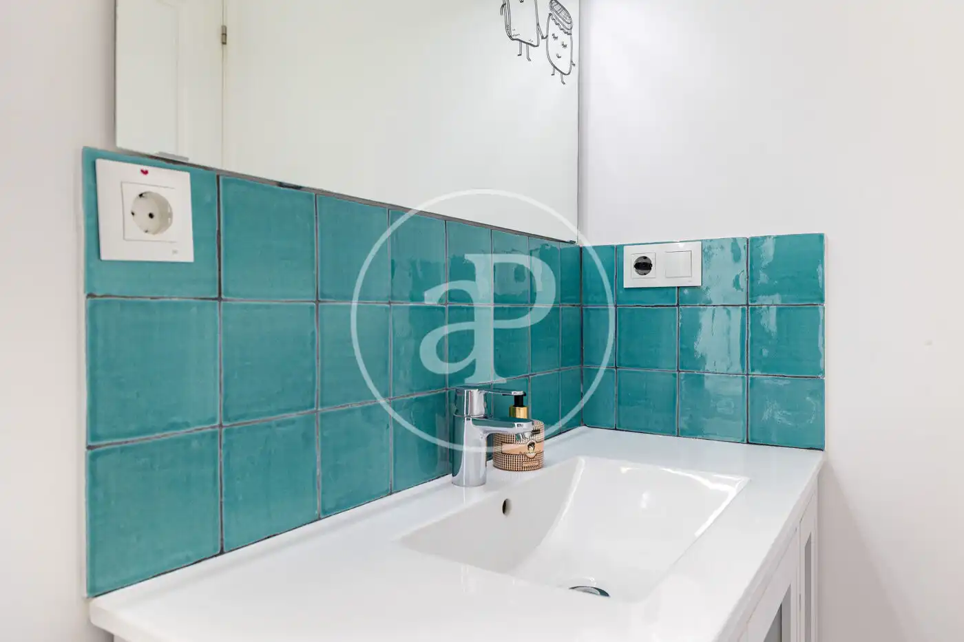 Bathroom of Attic for sale in Barcelona  with Air Conditioner, Heating and Terrace