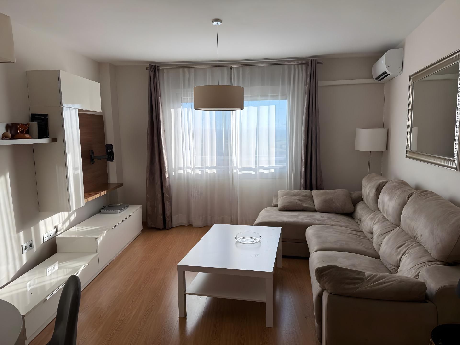 Flat to rent in Calle PINTOR FERNANDO BELDA, Rosaleda - Juventud