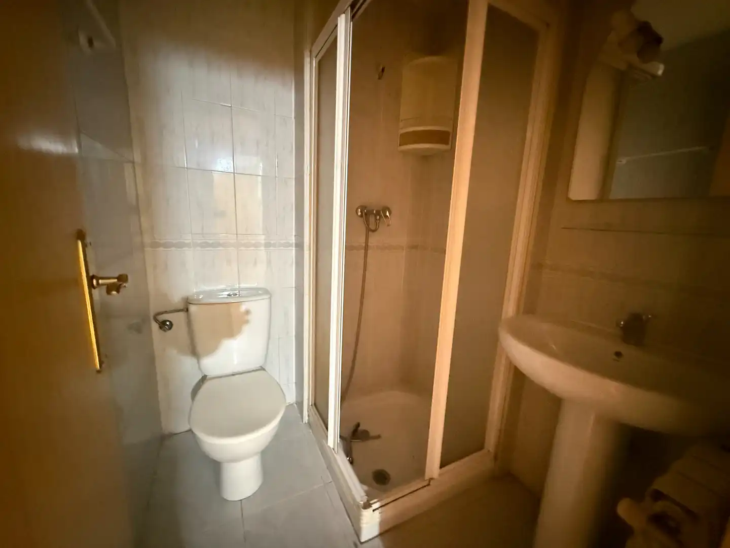 Bathroom of Flat for sale in Madrid  with Air Conditioner, Heating and Storage room