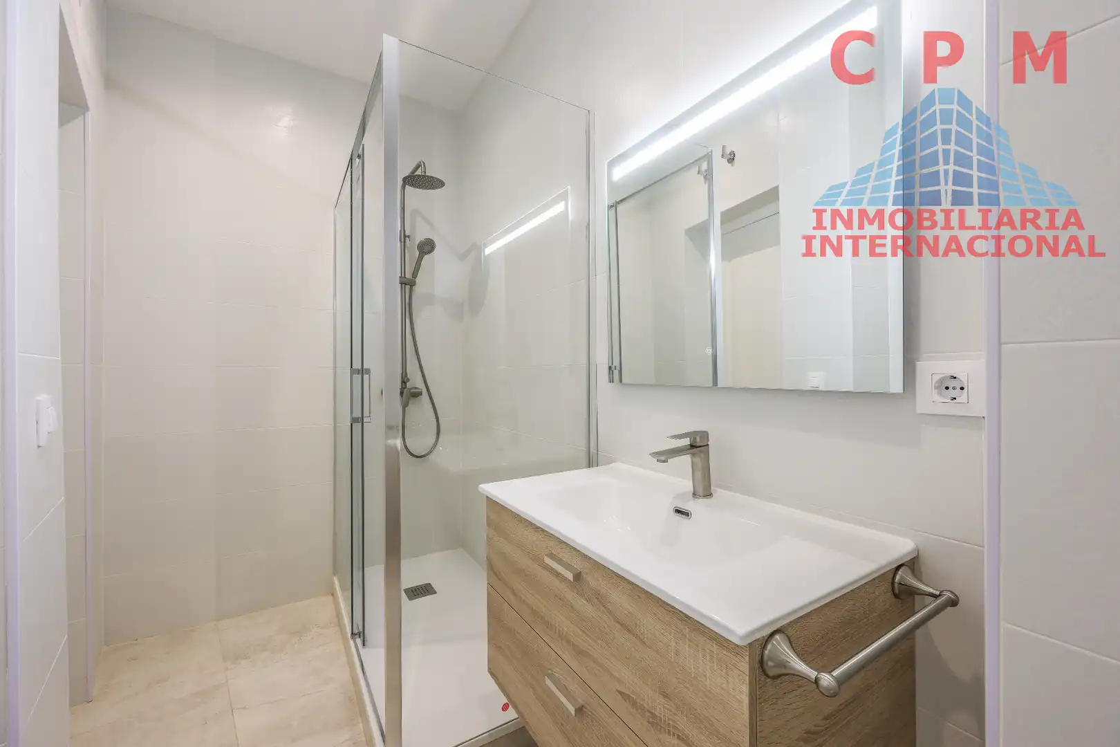 Bathroom of Flat for rent in Madrid  with Air Conditioner, Heating and Parquet flooring