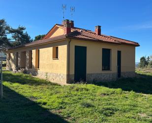 Vista exterior de Casa o xalet en venda en Ortigosa del Monte amb Calefacció, Jardí privat i Terrassa