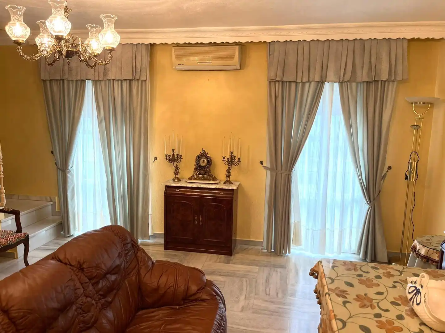 Sala de estar de Casa adosada en venta en Moguer con Aire acondicionado, Terraza y Trastero
