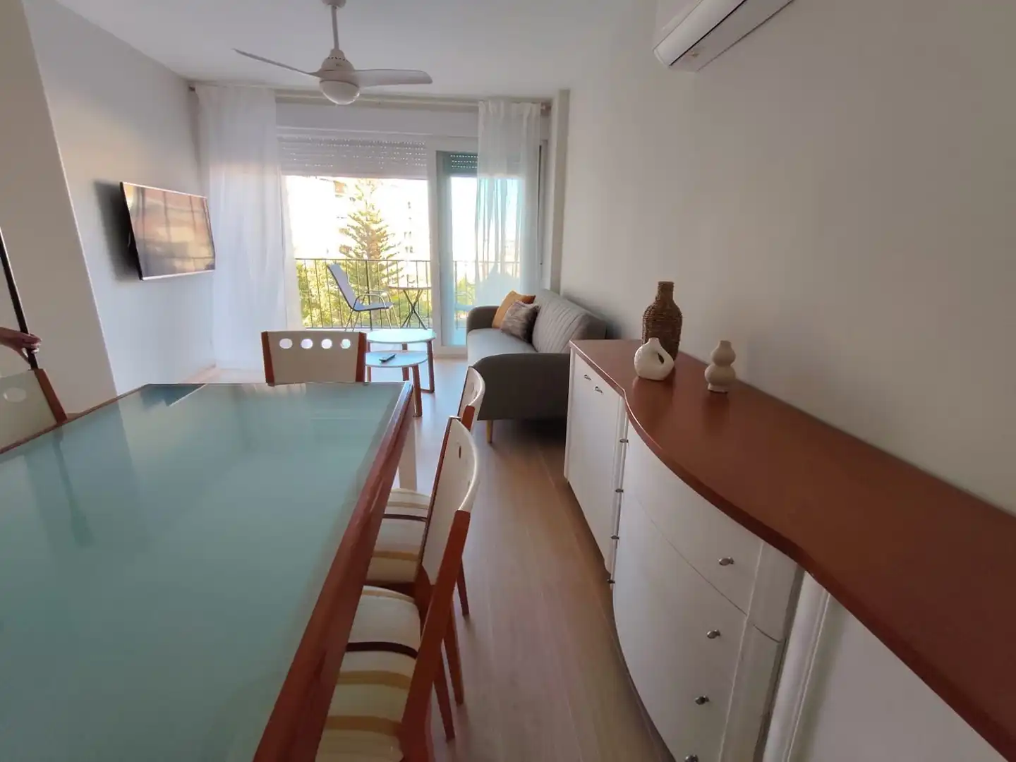 Comedor de Apartamento de alquiler en Fuengirola con Aire acondicionado, Terraza y Amueblado
