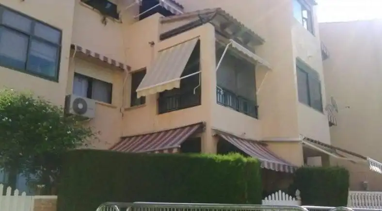 Außenansicht von Haus oder Chalet zum Verkauf in San Vicente del Raspeig / Sant Vicent del Raspeig mit Klimaanlage, Terrasse und Balkon
