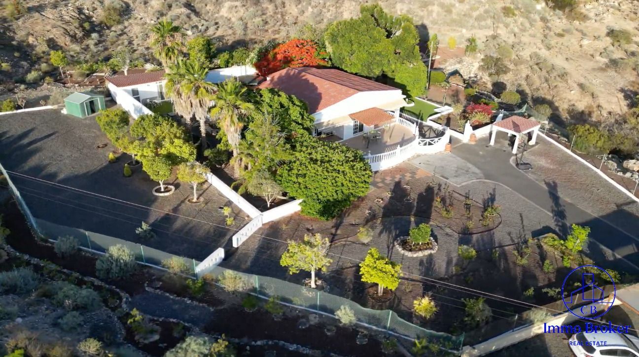 Vista exterior de Finca rústica en venda en Guía de Isora amb Aire condicionat, Jardí privat i Traster