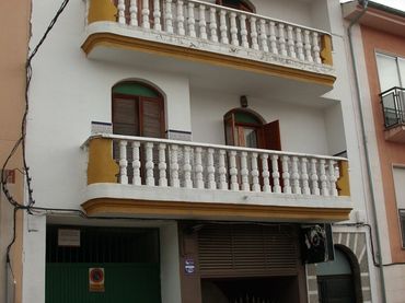 Pis amb balcó en venda a Torreperogil