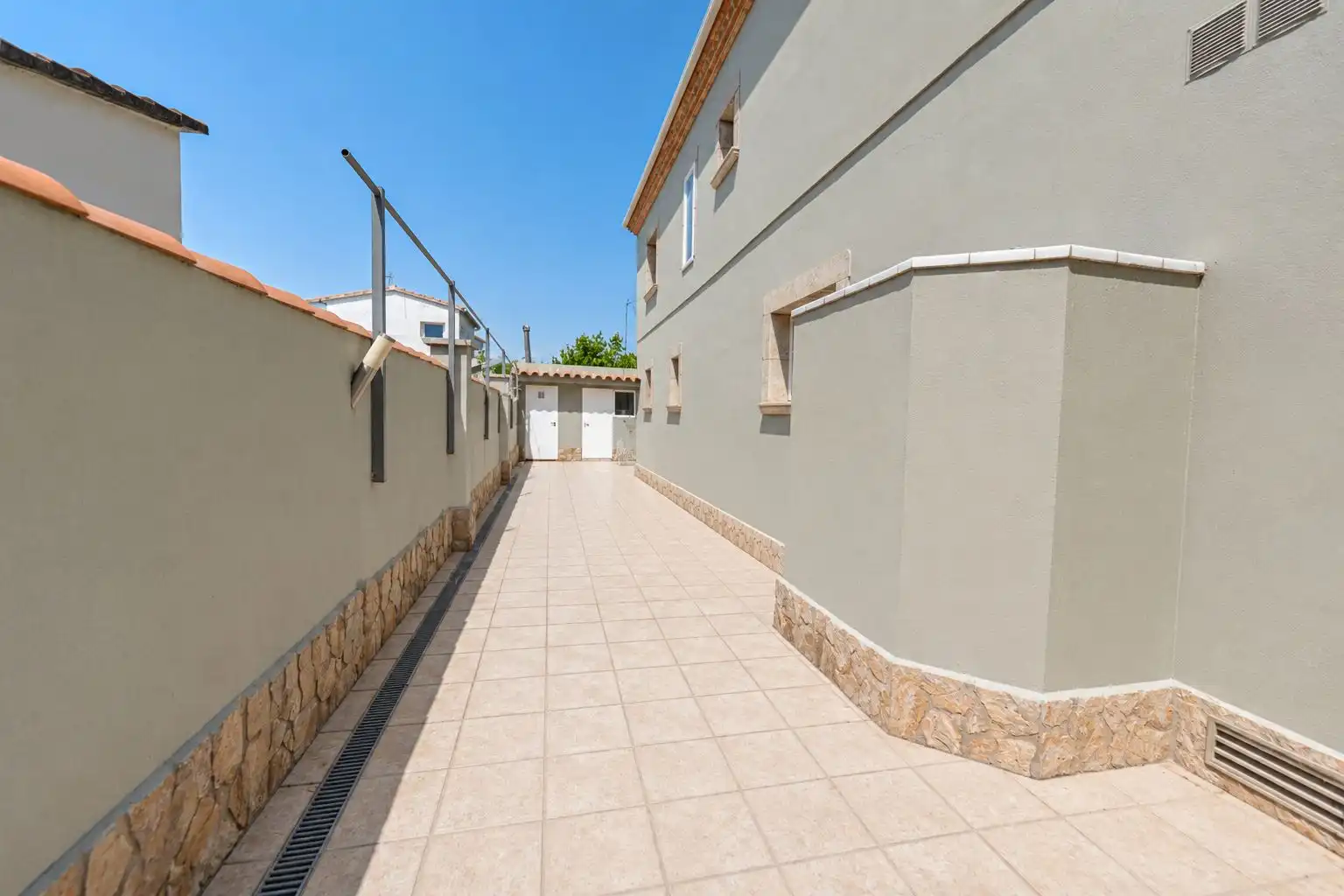 Vista exterior de Casa o chalet en venta en Empuriabrava con Terraza y Piscina