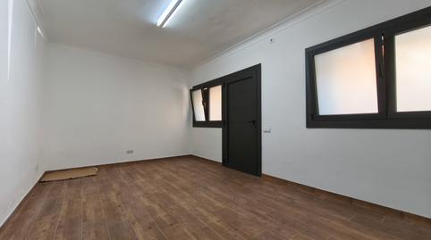 Foto 3 de Planta baixa en venda a Carrer de Conca, El Camp de l'Arpa del Clot, Barcelona